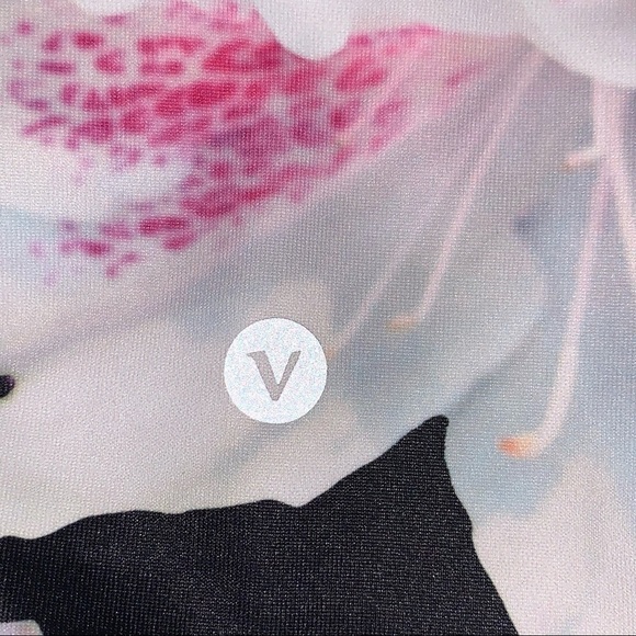 Under Armour Heat Gear and Velocity 7/8 Leggings Size Small Bundle - Picture 6 of 16